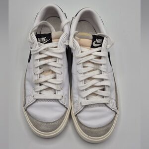 Nike Men's White and Black Sneakers